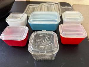 lot 417 image: Set of 6 Vintage Glass Refrigerator Storage Dishes with Lids