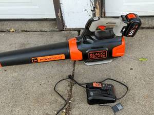 lot 422 image: BlackDecker 60V Cordless Leaf Blower with Battery and Charger Working Condition