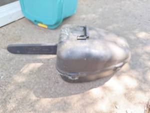 lot 425 image: Poulan Wild Thing 40cc 18-Inch Gas Chainsaw with Case