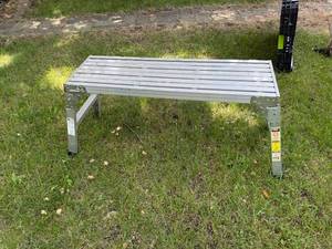 lot 428 image: Aluminum Work Platform Step Stool
