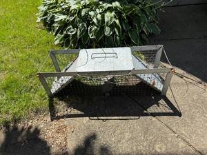 lot 432 image: Heavy-Duty Metal Live Animal Trap Cage