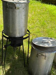 lot 434 image: Outdoor Turkey Fryer with Aluminum Stock Pots with Lids and Propane Burner Stand