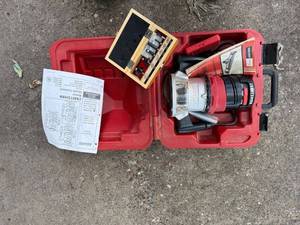 lot 439 image: Craftsman Double-Insulated Router with Case, Manuals, and Bit Set