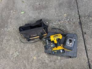 lot 441 image: DeWalt 18V Cordless Drill Set with Batteries, Charger and Oscillating Tool
