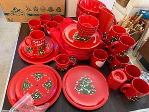 lot 345 image: Holiday Christmas Tree Ceramic Dinnerware and Mug Set