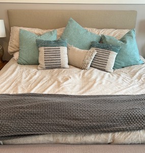 lot 100 image: Sleep Number FlexFit Adjustable King Bed with Headboard and Brielle Bedding