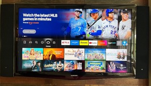 lot 12 image: Samsung 1080p Full HD TV with Blu-ray Disc Player