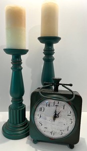 lot 83 image: Set of 2 Green Candle Holders with Candles and Decorative Table Clock