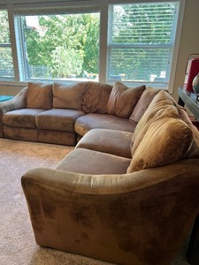 lot 192 image: Brown Microfiber Sectional Sofa with Cushioned Seats