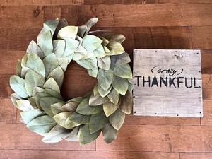 lot 9 image: Magnolia Lane Wreath and Wooden Thankful Sign Decor Set