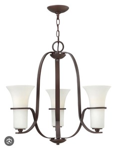 lot 130 image: Hinkley Lauren 4064VZ Victorian Bronze Chandelier
