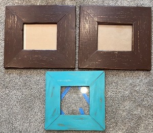 lot 137 image: Set of 3 Rustic Square Wooden Picture Frames