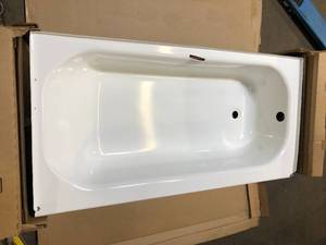 lot 28 image: Bootz Industries Aloha 60 in. x 30 in. Soaking Bathtub with Right Drain in White Damaged Customer Returns See Pictures