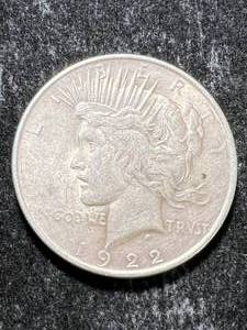 lot 18 image: 1922 US PEACE SILVER DOLLAR