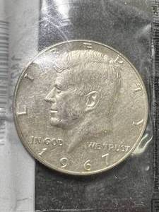 lot 42 image: 1967 US KENNEDY HALF DOLLAR