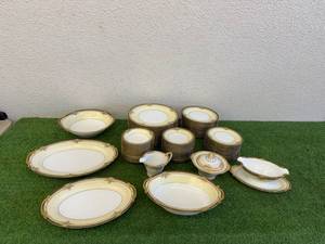 lot 4 image: Noritake China Handpainted Japan Valiere - 12 Place Settings