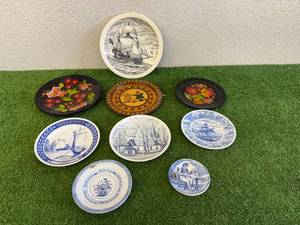 lot 17 image: Collectors Plates