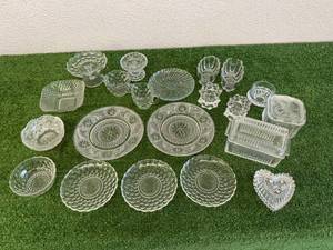 lot 19 image: Glassware