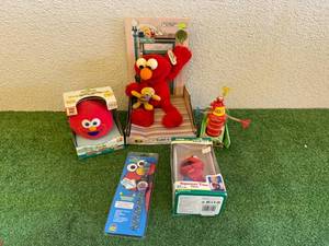 lot 28 image: ElmoSesame Street Toys