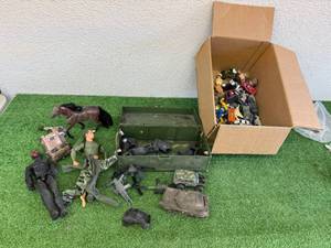 lot 34 image: Toys - GI Joe