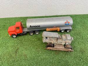 lot 47 image: Amoco Metal Tanker & Hubley Toy
