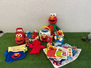 lot 54 image: Elmo Toys, Stickers & Collectibles