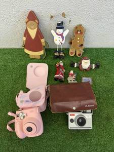 lot 55 image: Cameras & Holiday Decor