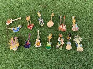 lot 81 image: Hard Rock Cafe Pins