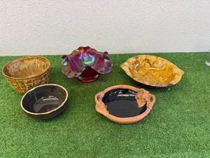 lot 85 image: Pottery & Glass Bowl