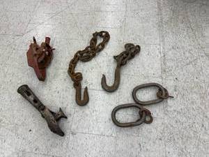 lot 104 image: Large Hooks & Hardware