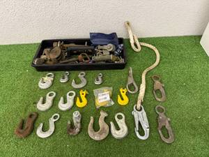 lot 108 image: Hooks & Hardware