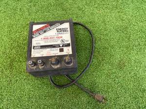 lot 124 image: Bliter Model 8901 Electric Fencer