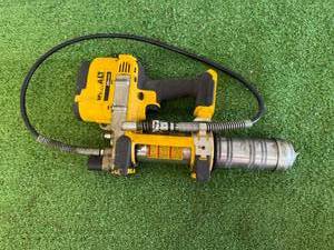 lot 131 image: DeWalt 20 Volt Cordless Grease Gun DCGG571