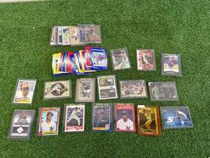 lot 178 image: Baseball Cards - Frank Thomas Jersey Card, Tony Gwynn, Mickey Mantle