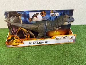 lot 210 image: Jurassic World Tyrannosaurus Rex Thrash N Devour