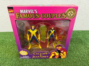 lot 242 image: Marvels Famous Couples Cyclops & Jean Grey