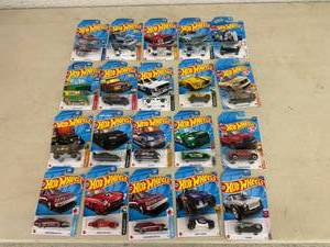 lot 245 image: 20 Hot Wheels Vehicles