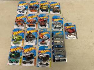 lot 203 image: 20 Hot Wheels Vehicles