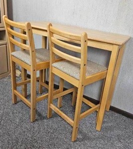 lot 36 image: Kitchenette High Top Table & Stools