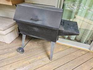 lot 46 image: Rugged Steel Sheet Metal Charcoal Grill