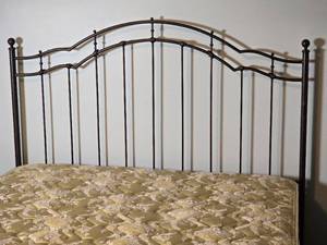 lot 81 image: Stylish Metal Queen Size Bed Set