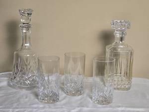 lot 70 image: Glistening Cut Glass High-Ball and Decanter Set - (5)