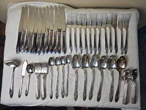 lot 59 image: Oneida Silver Plate Flatware Service for 12 - Tudor