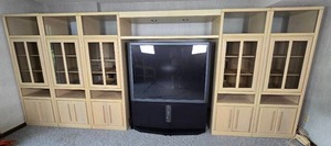 lot 21 image: Modern 5-Piece Entertainment Center Cabinet Console Unit - Blonde