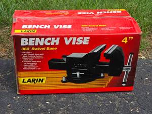 lot 109 image: Larin 4 Bench Vise with 360 Degree Swivel Base