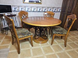 lot 43 image: Scrolled Wrought Iron Provencial Dining Table & Chairs