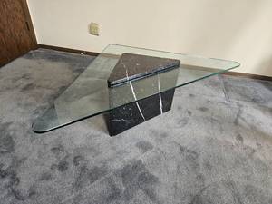 lot 7B image: Spanish Nero Marquise Marble Post Modern Pedestal Cocktail Table Vintage 1989