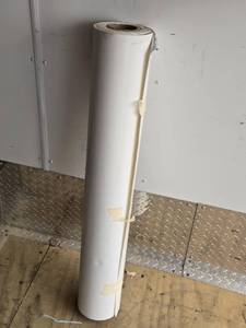 lot 20 image: Roll of 39 White Viny Bannerl Material