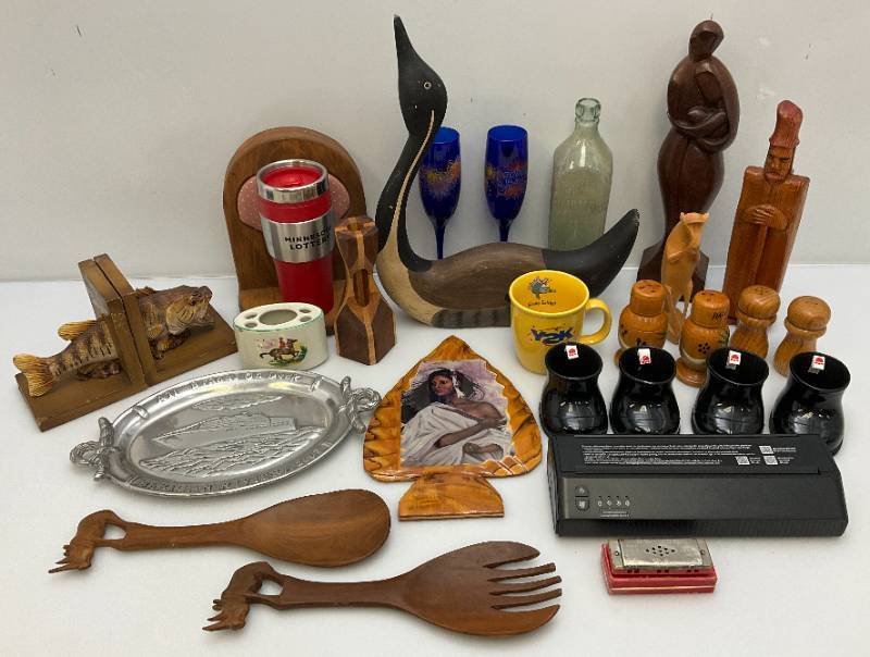 lot 175 image: Misc. Vintage Items Including Handcarved Items & More