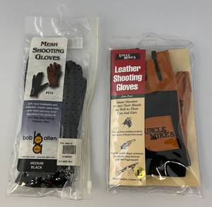 lot 24 image: Misc. Clam Shell Soft Sided Pistol Cases 14 (New One With Tag)